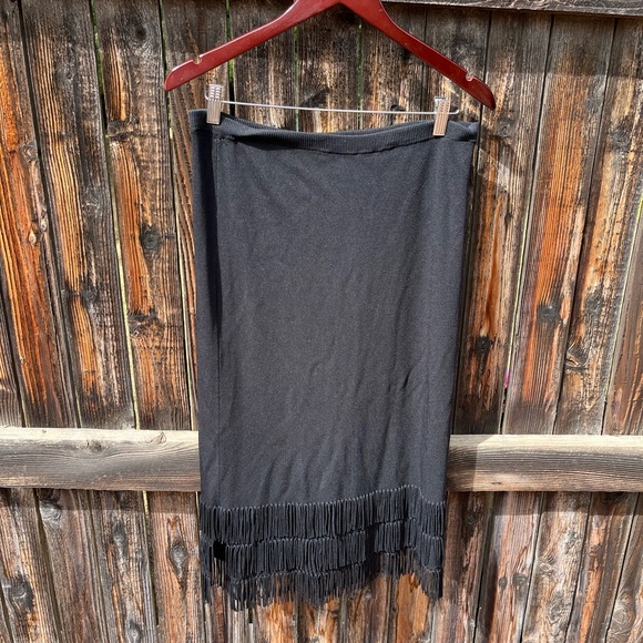 Cyrus • Elegant Black Stretch Fringe Skirt - Picture 1 of 3